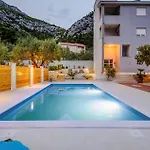 Awesome In With House Sea View شقة