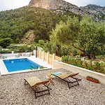 Awesome Apartment In Klek With House Sea View Apartment